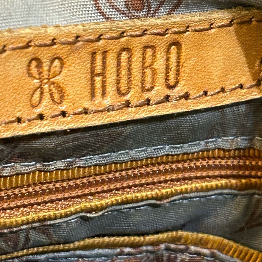 Hobo Drifter, a leather crossbody bag vintage-style smooth leather - Picture 15 of 16